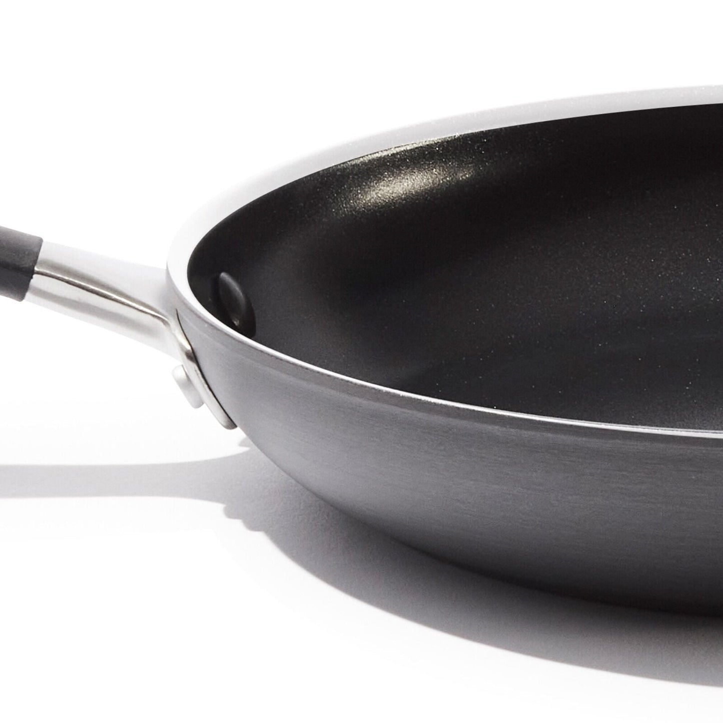 non-stick-pro-every-day-2-piece-frypan-set-d8 oxo_cc010473-001_nonstick-everyday-2pc-fry-pan-set_pdp_07.jpg
