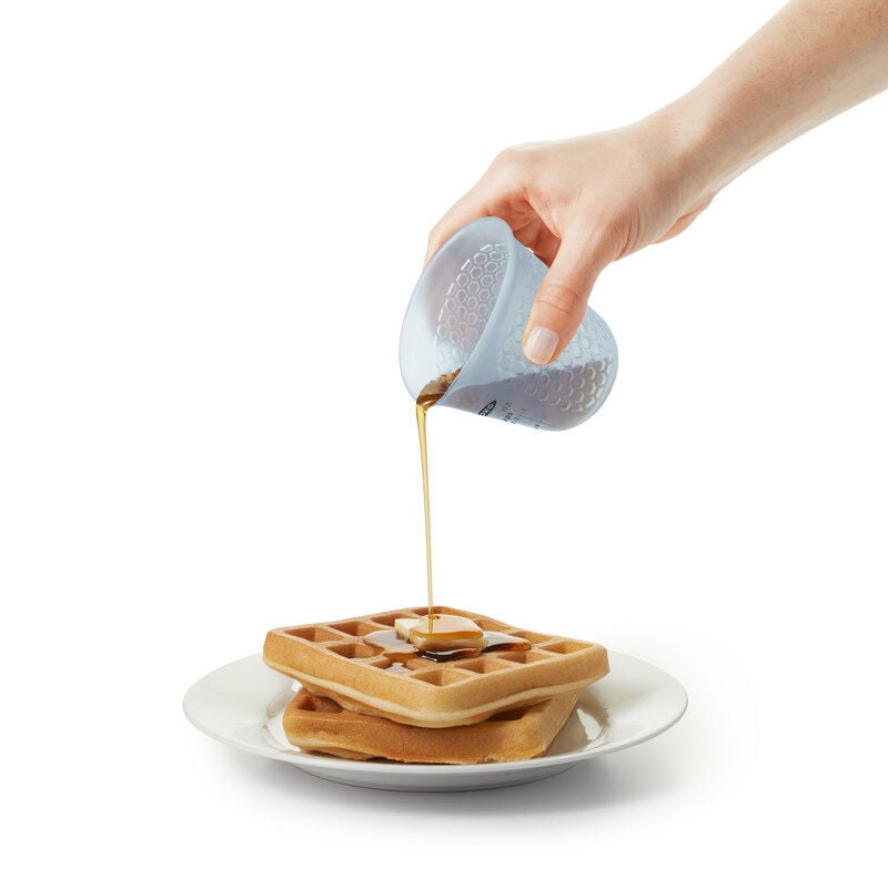 mini-squeeze-and-pour-silicone-measuring-cup-t1 t_63__1.jpg