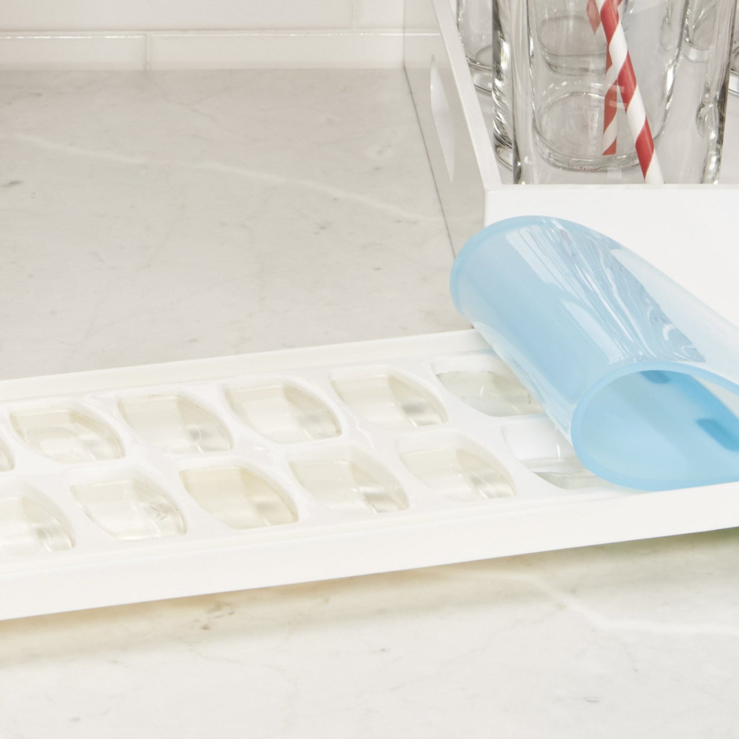 no-spill-ice-cube-tray-j6 1132080_9_no-spill_ice_cube_tray.jpg