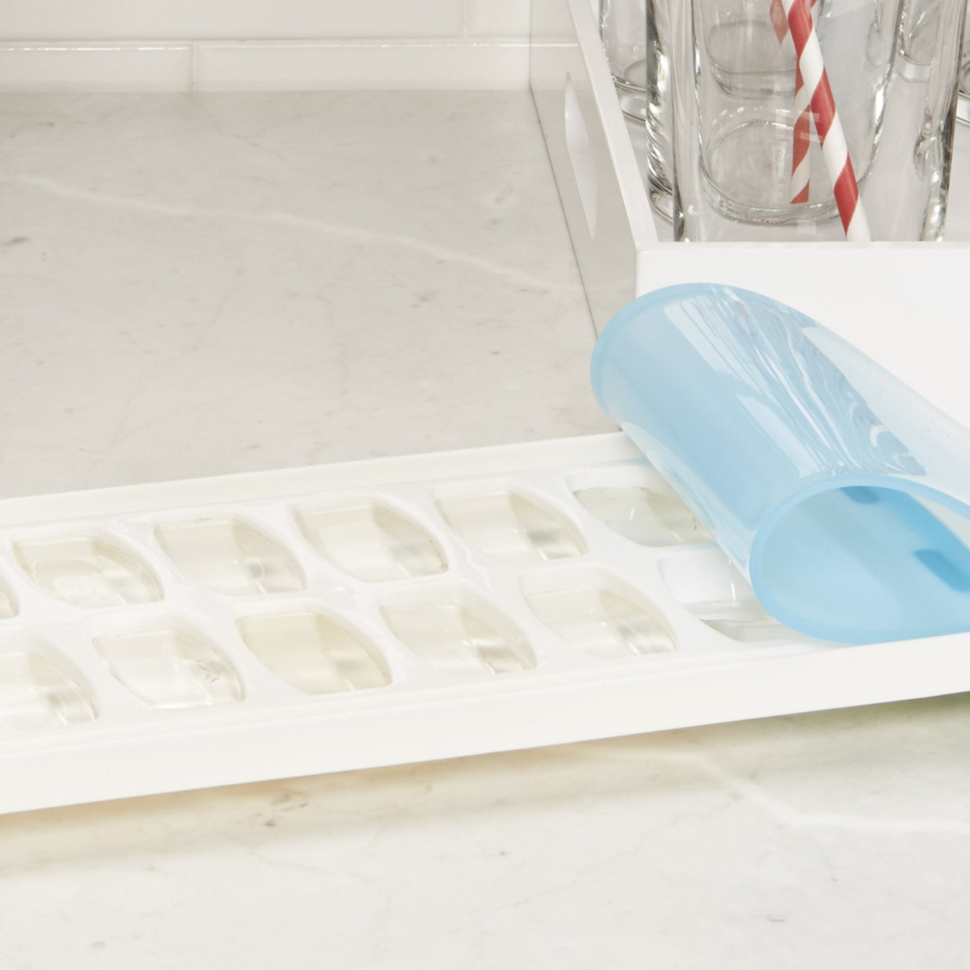 no-spill-ice-cube-tray-j6 1132080_9_no-spill_ice_cube_tray.jpg