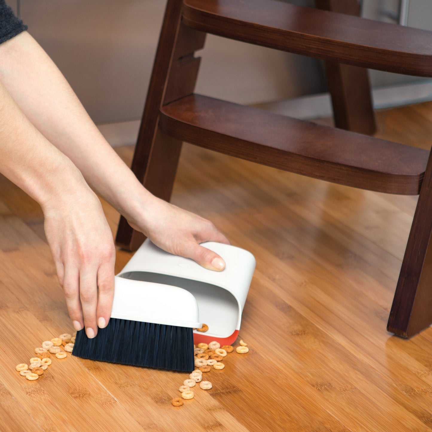 compact-dustpan-and-brush-set-d1 1334280_6_compact_dustpan_brush_set.jpg