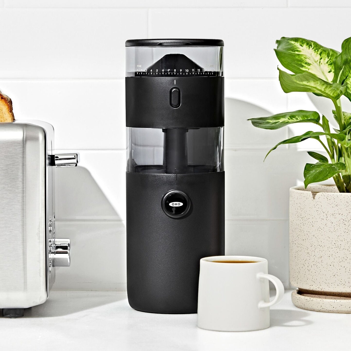 compact-conical-burr-coffee-grinder-i7 brew_8720800_compactgrinder_pdp_07.jpg