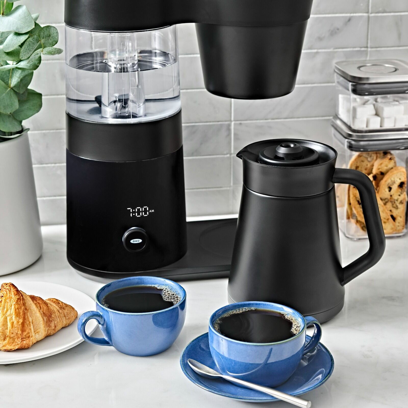 9-cup-coffee-maker-matte-black-l0 brew_8725000_9-cup-coffee-maker-black_pdp_02.jpeg