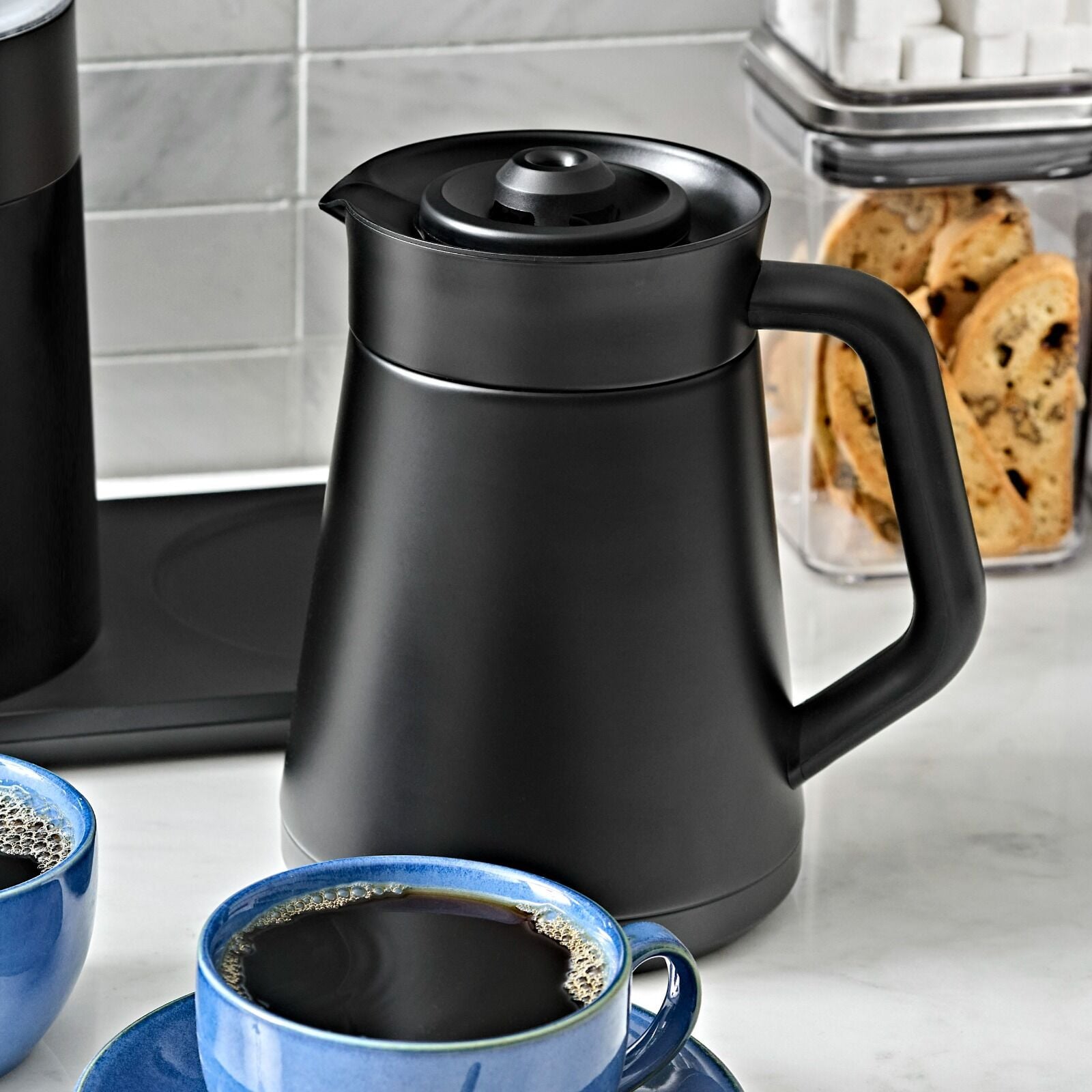 replacement-carafe-for-9-cup-coffee-maker-matte-black-z7 brew_8725100_9-cup-coffee-maker-black-carafe_pdp_02_1_.jpeg
