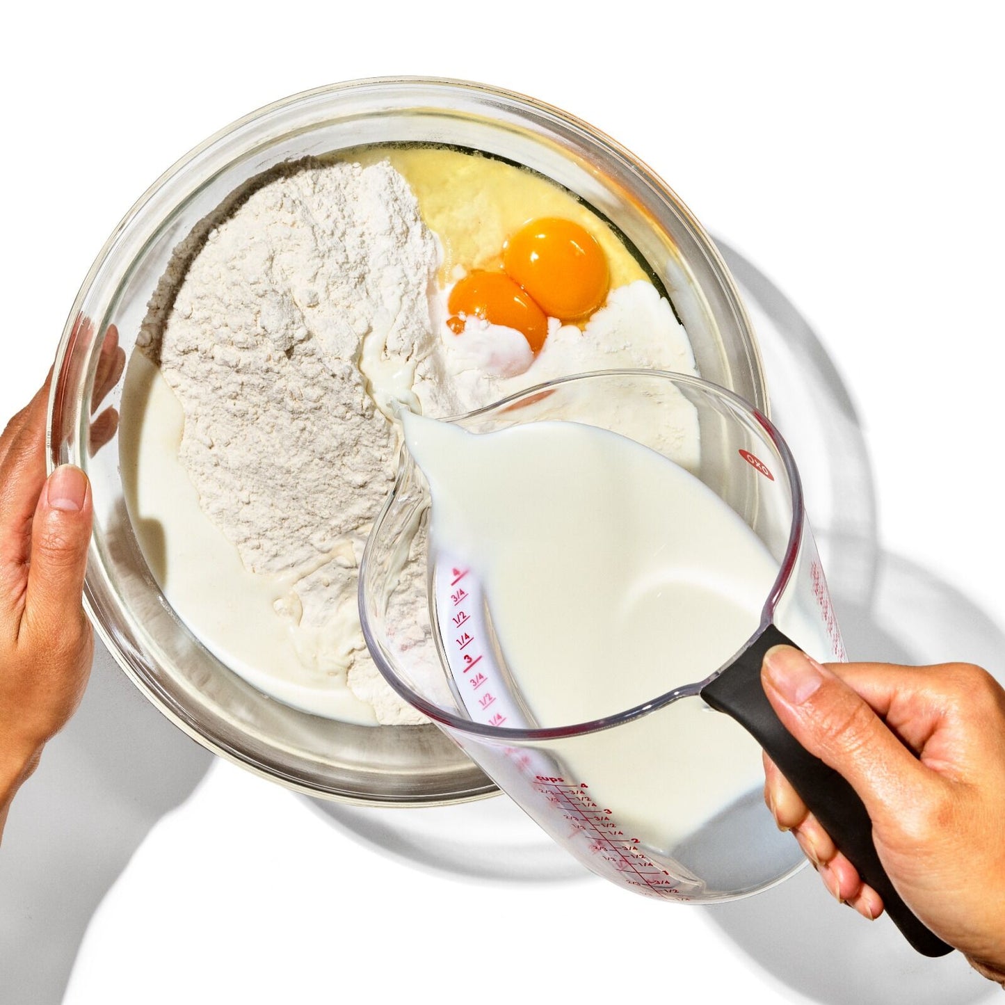 4-cup-angled-measuring-cup-k4 gg_1050030v6_4cupangledmeasuringcup_pdp_04.jpg