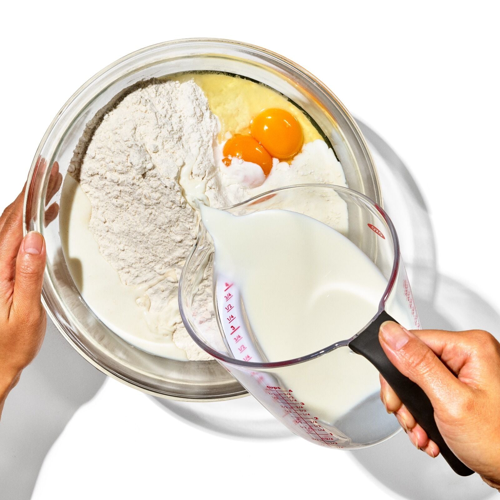 4-cup-angled-measuring-cup-k4 gg_1050030v6_4cupangledmeasuringcup_pdp_04.jpg
