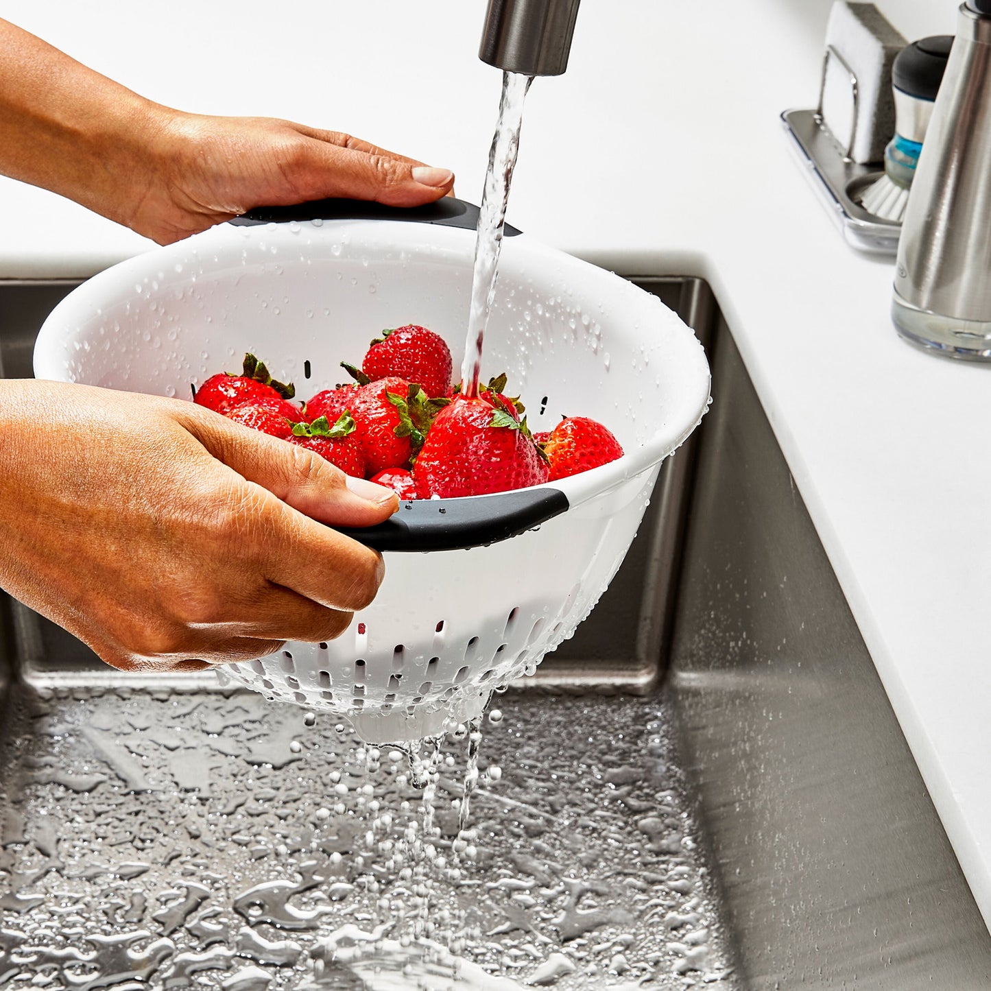 plastic-colander-i3 gg_11331000_plasticcolander3qt_pdp_05.jpg