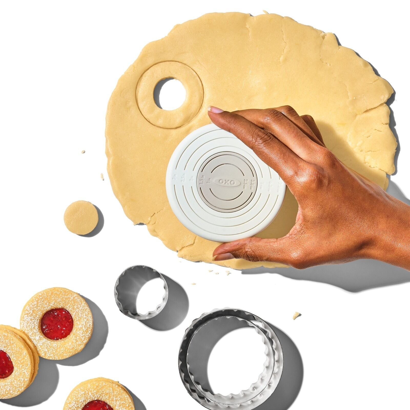 double-sided-cookie-and-biscuit-cutter-d8 gg_11360600_cookiecutterset_pdp_04.jpg