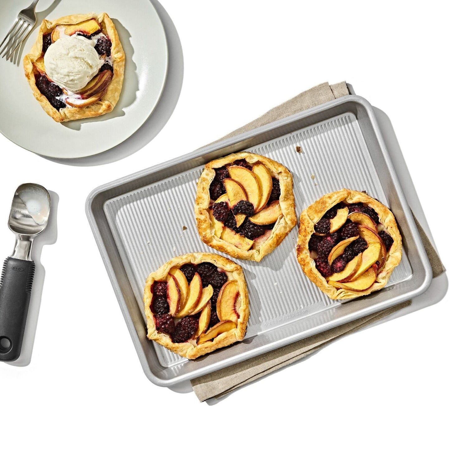 non-stick-pro-clear-coated-quarter-sheet-pan-l5 gg_11434900_quarter-sheet-pan_pdp_03.jpeg