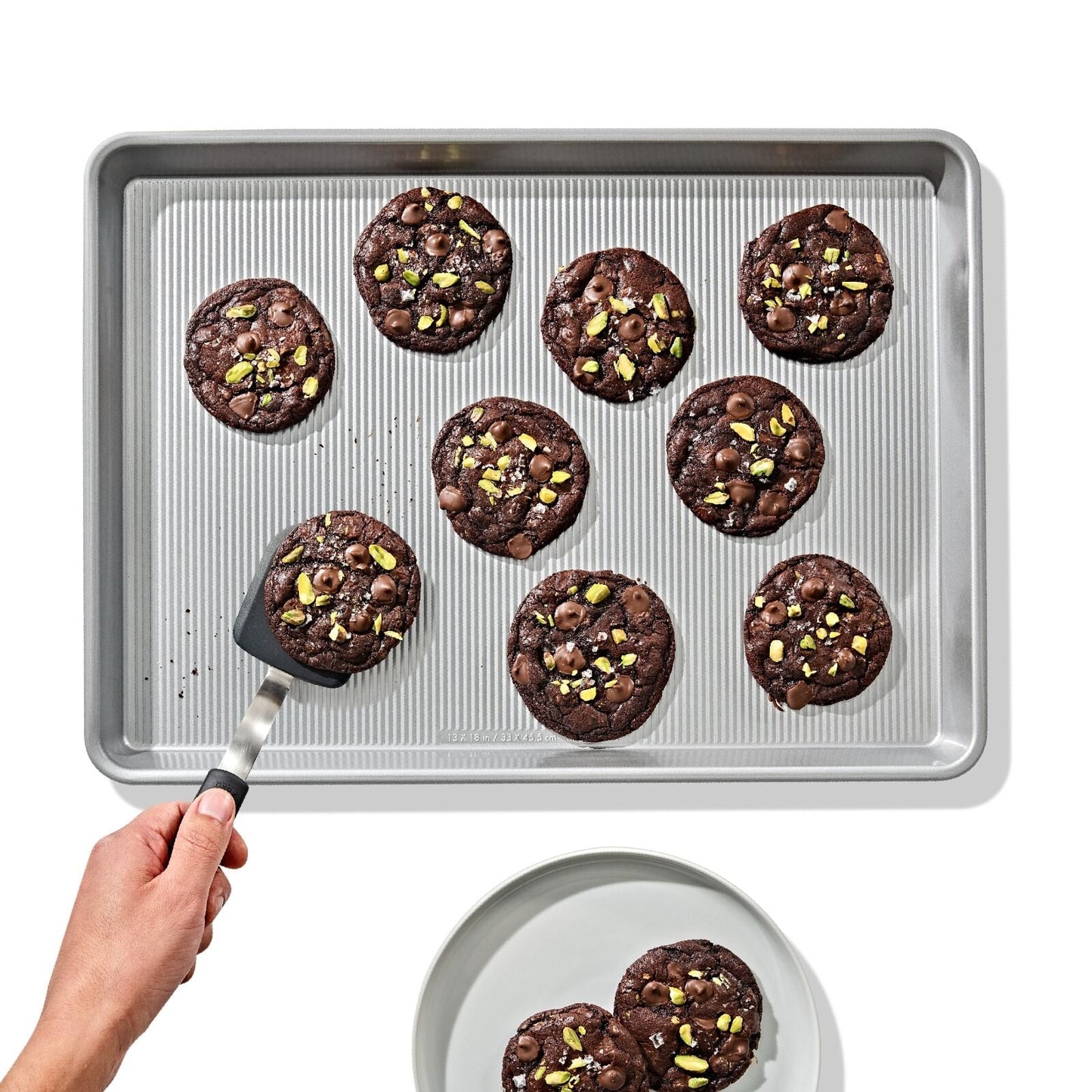 non-stick-pro-clear-coated-half-sheet-pan-l0 gg_11435300_half-sheet-pan_pdp_02.jpeg