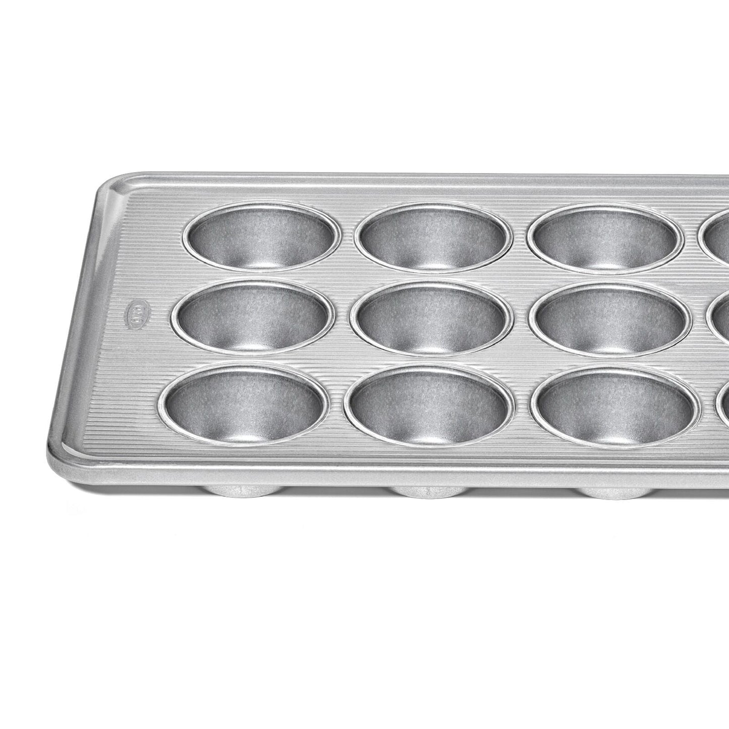 non-stick-pro-clear-coated-12-cup-muffin-pan-a6 gg_11435600_12-cup-muffin-pan_pdp_04.jpeg
