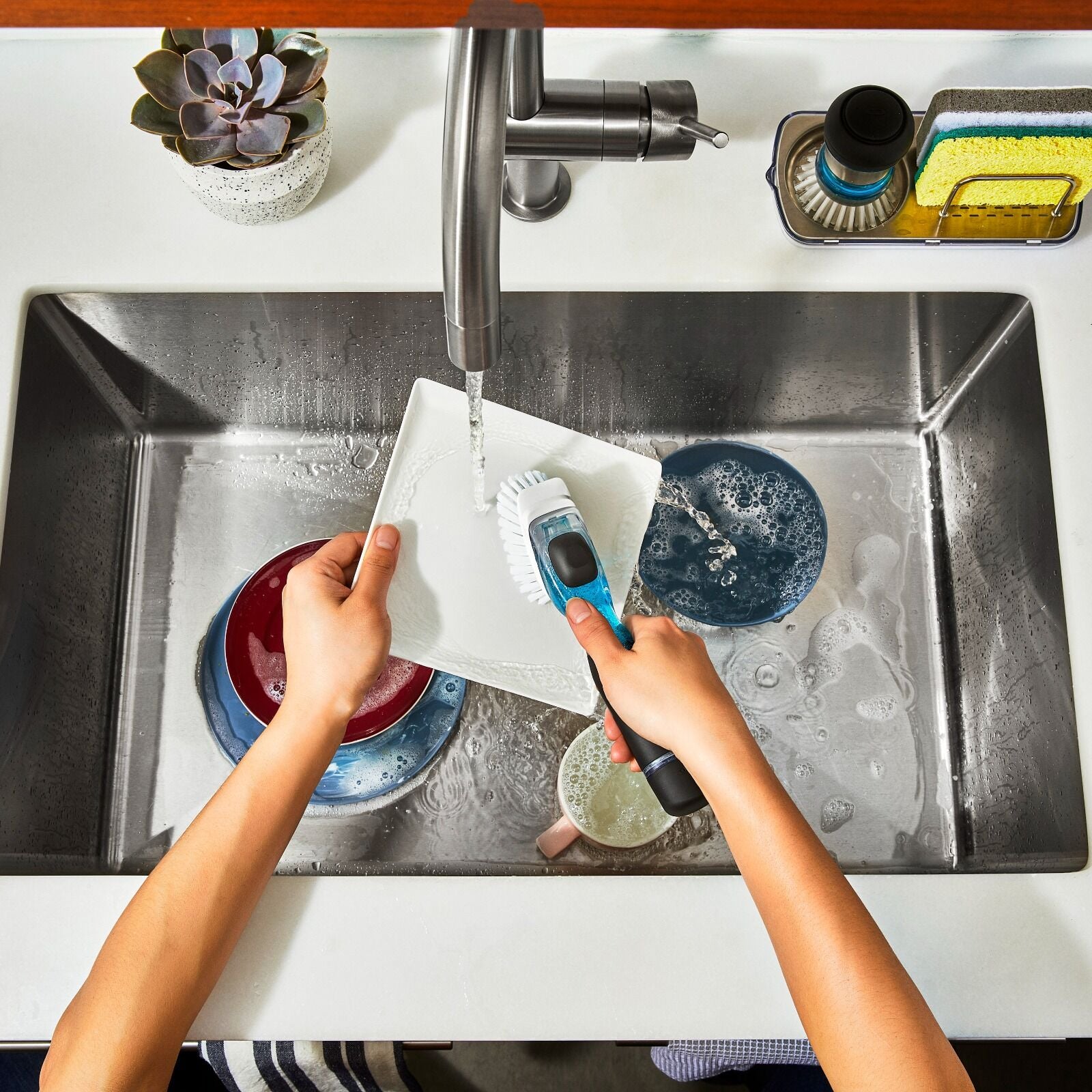 soap-dispensing-dish-brush-m0 gg_12361700_soapdispdishbrush_11_rgb.jpg