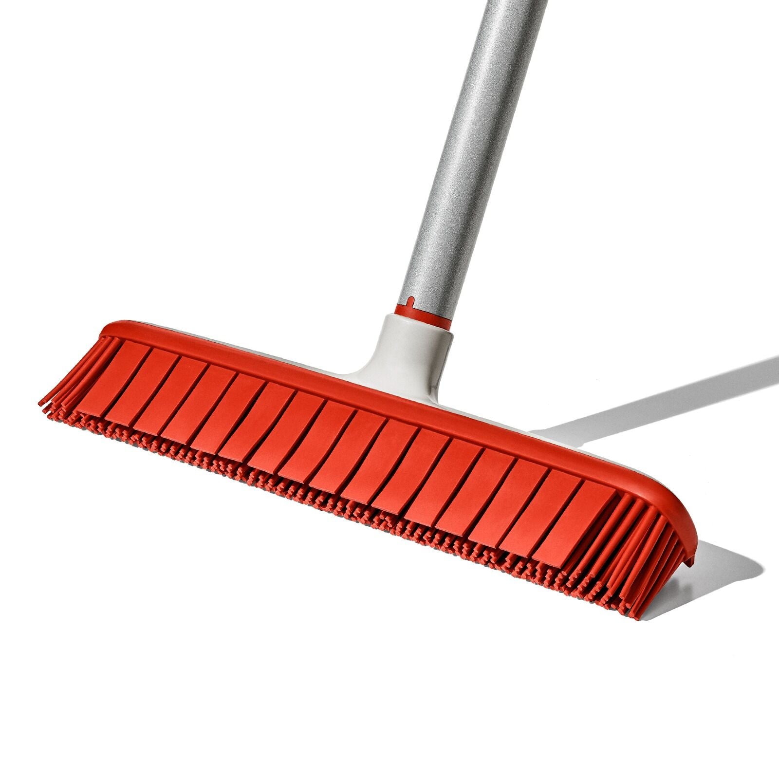 oxo-good-grips-fur-broom-r0 gg_12423000_fur-broom-compact_pdp_04.jpeg