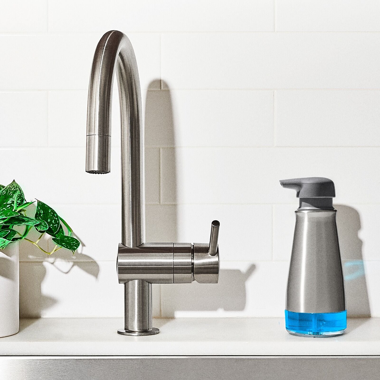 stainless-steel-foaming-soap-dispenser-q8 gg_13331100_ss_foaming_soap_dispenser_pdp_05.jpg