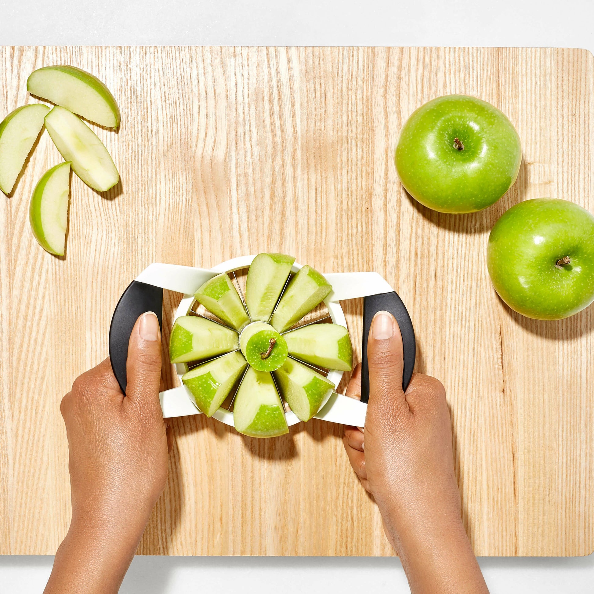 apple-divider-b7 gg_32681_4b_1_.jpg