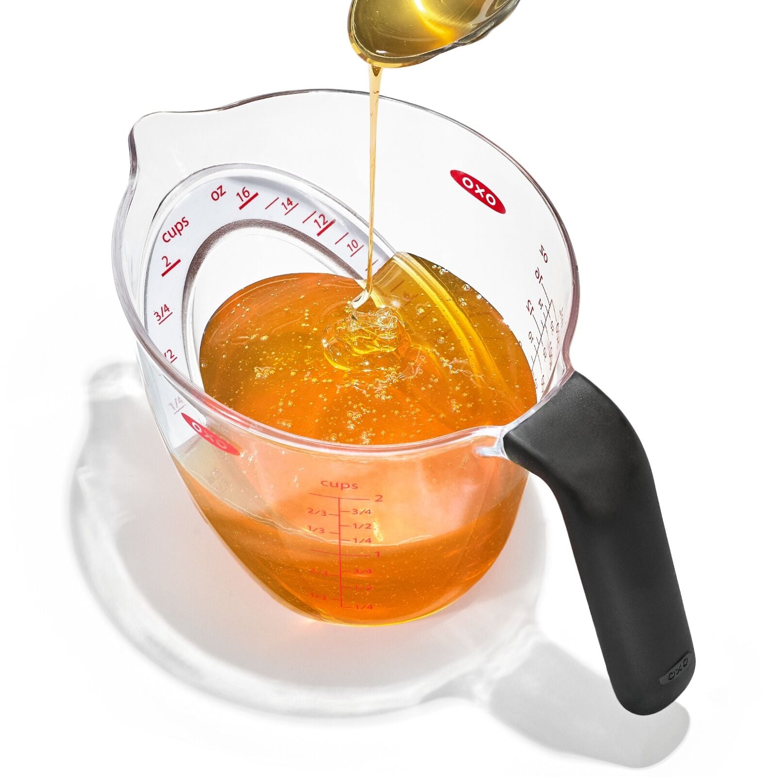 2-cup-angled-measuring-cup-d0 gg_70981v6_2cupangledmeasuringcup_pdp_04.jpg