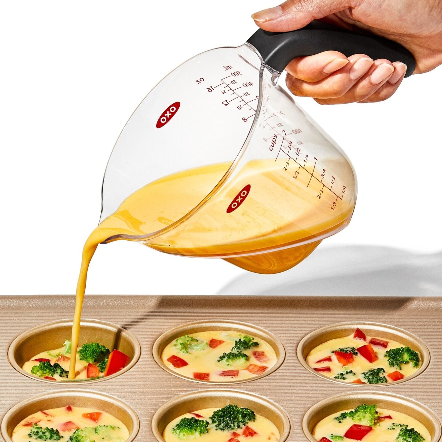 2-cup-angled-measuring-cup-d0 gg_70981v6_2cupangledmeasuringcup_pdp_05.jpg