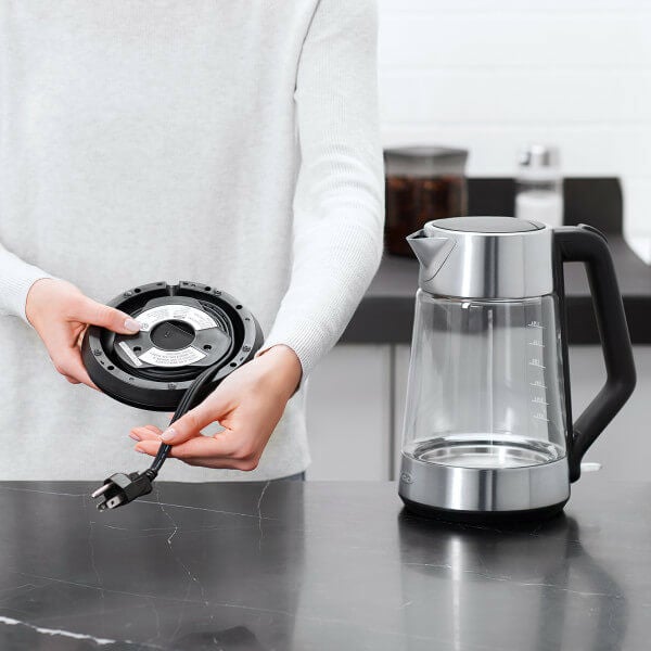 cordless-glass-electric-kettle-v2 lifestyle3.jpg