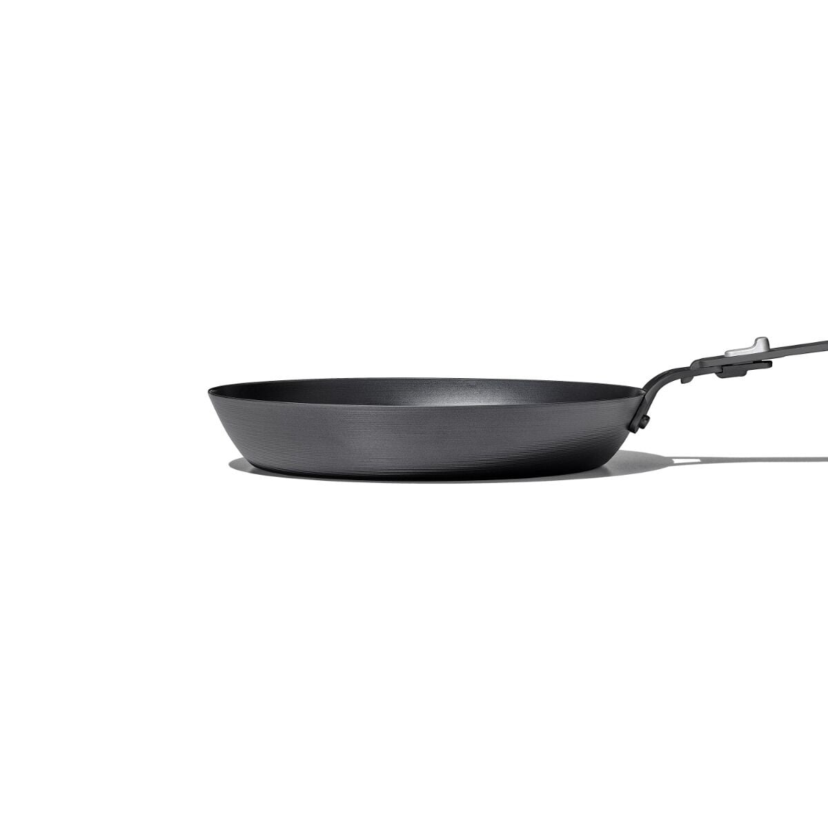carbon-steel-with-removable-handle-10in-pan-s7 od__2059640001__10incarbonsteelpan_70_rgb.jpg