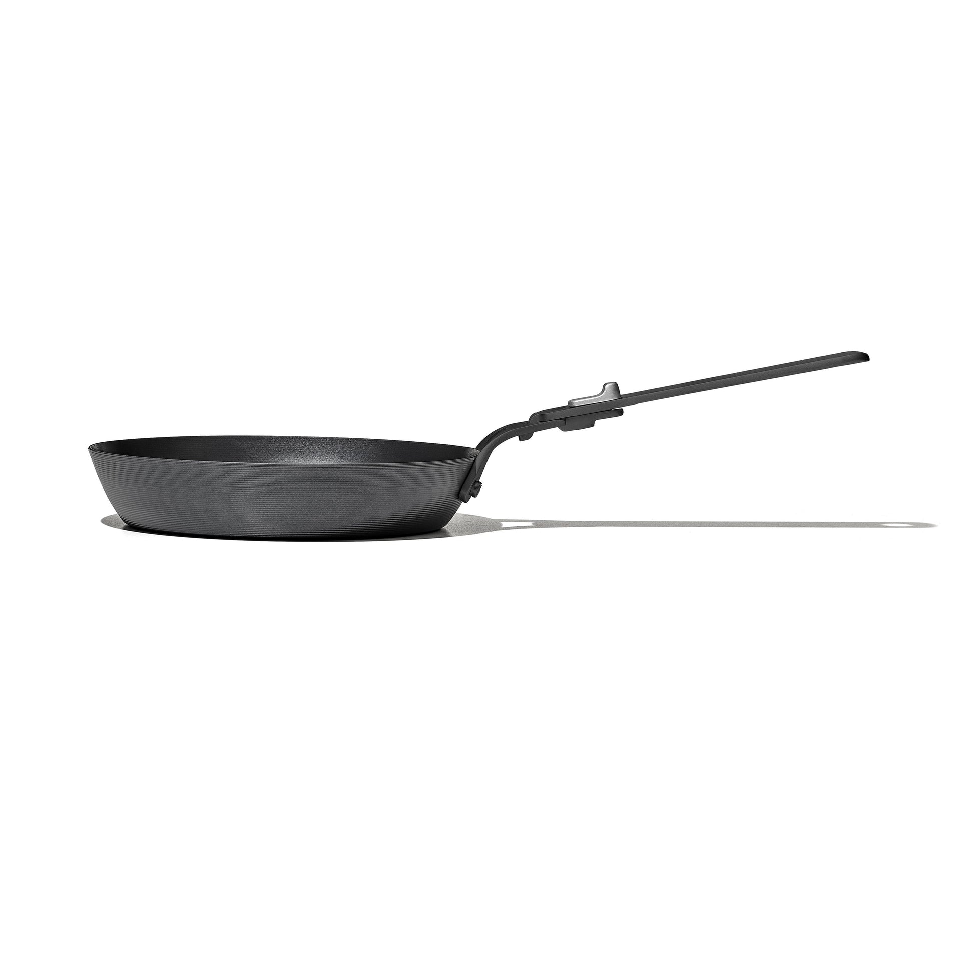 carbon-steel-with-removable-handle-8in-pan-v1 od__2059660001__8incarbonsteelpan_77_rgb.jpg