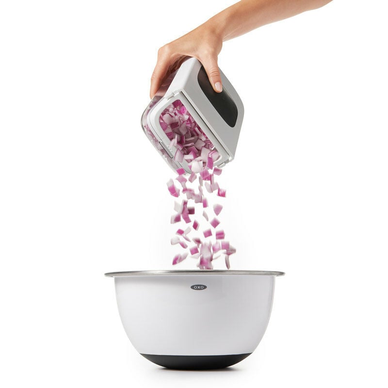 vegetable-chopper-with-easy-pour-opening-q8 onion_4.jpg