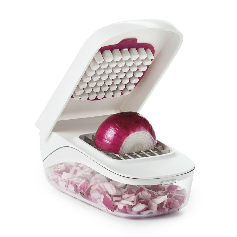 vegetable-chopper-with-easy-pour-opening-q8 onion_6.jpg