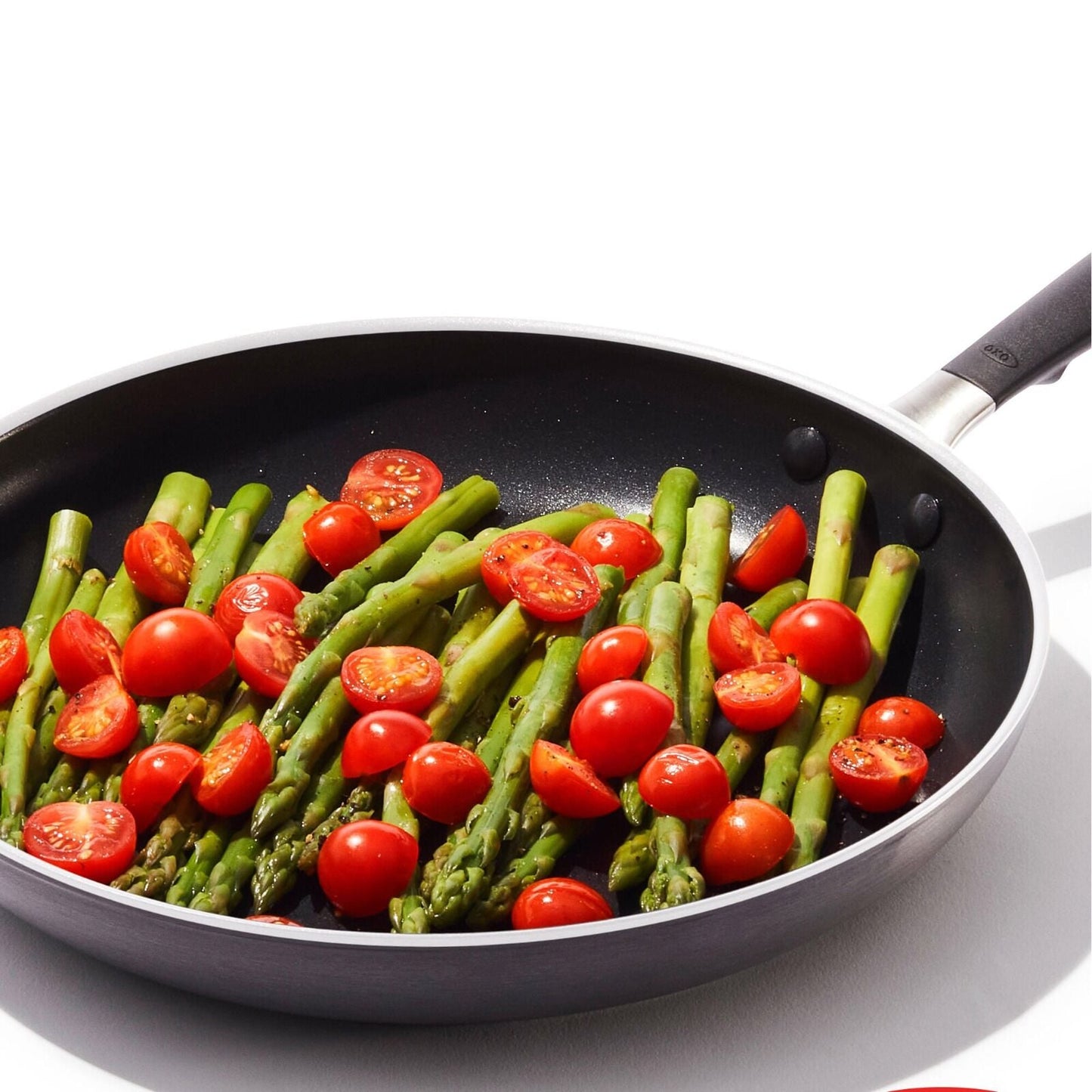 non-stick-pro-every-day-12-inch-frypan-with-lid-o4 oxo_cc010471-001_nonstick-everyday-12in-fry-pan-w-lid_pdp_03.jpg
