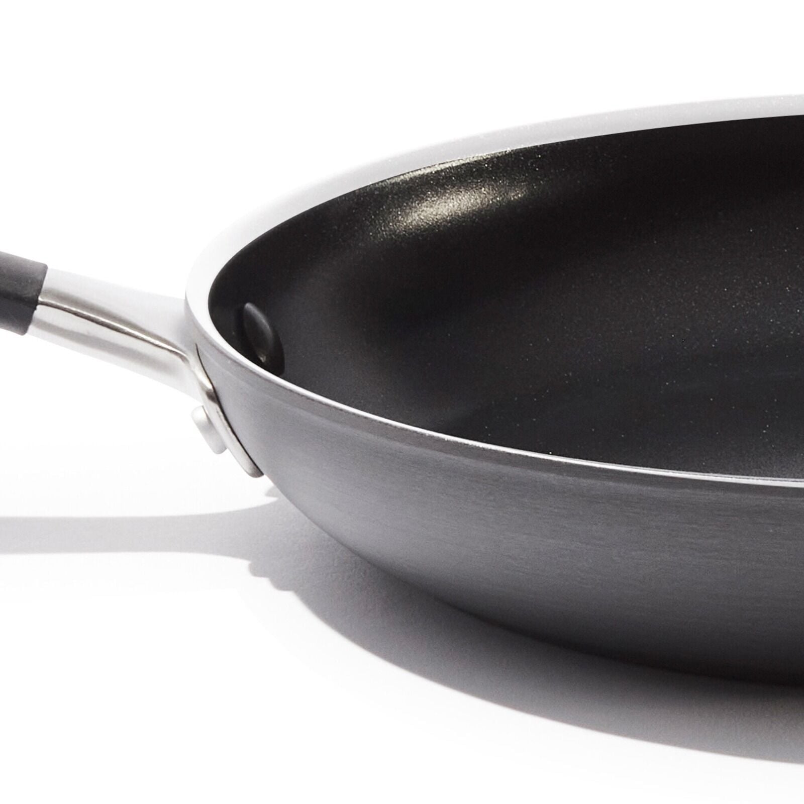 non-stick-pro-every-day-2-piece-frypan-set-d8 oxo_cc010473-001_nonstick-everyday-2pc-fry-pan-set_pdp_07.jpg