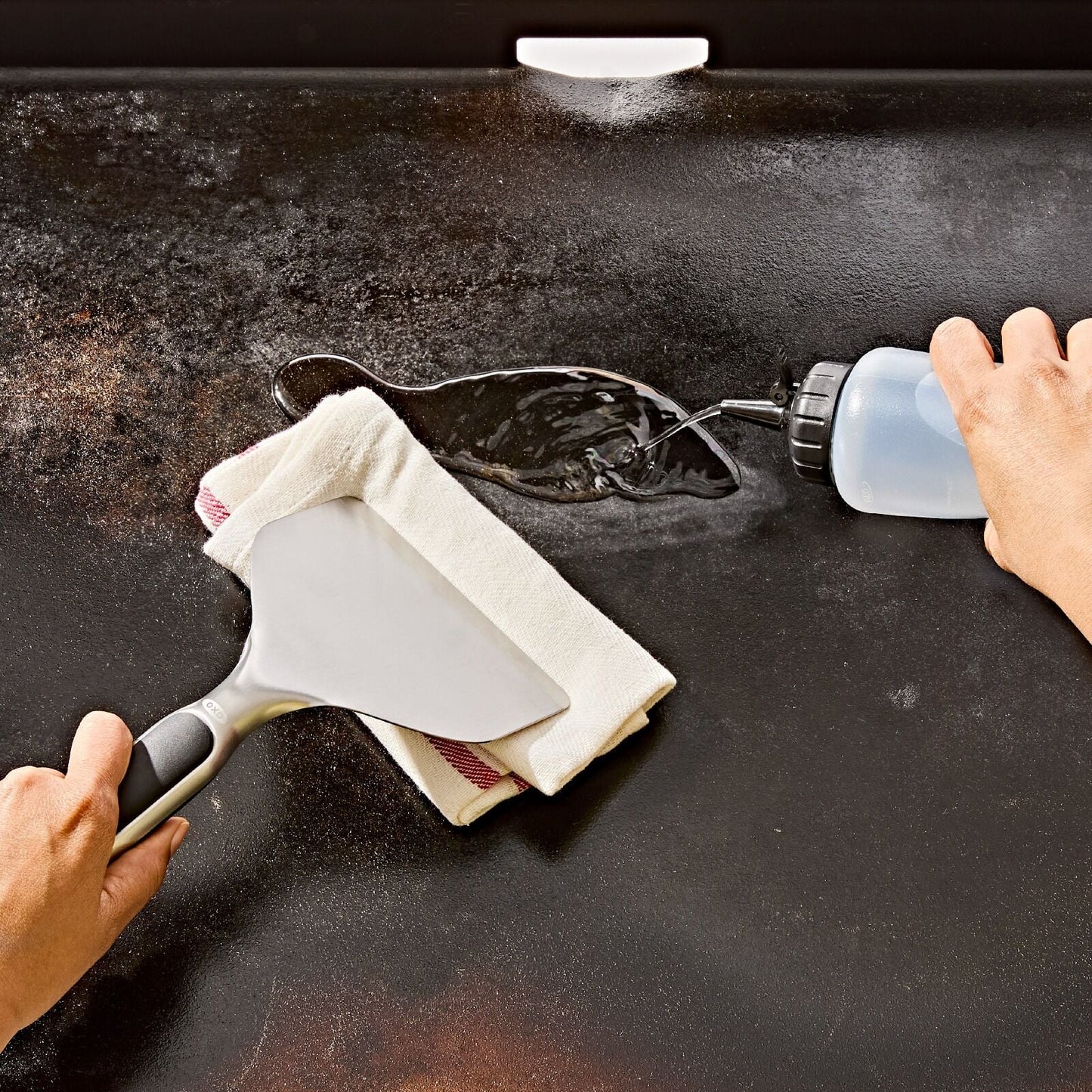 griddle-scraper-a5 oxo_griddle-scraper_pdp_01.jpeg