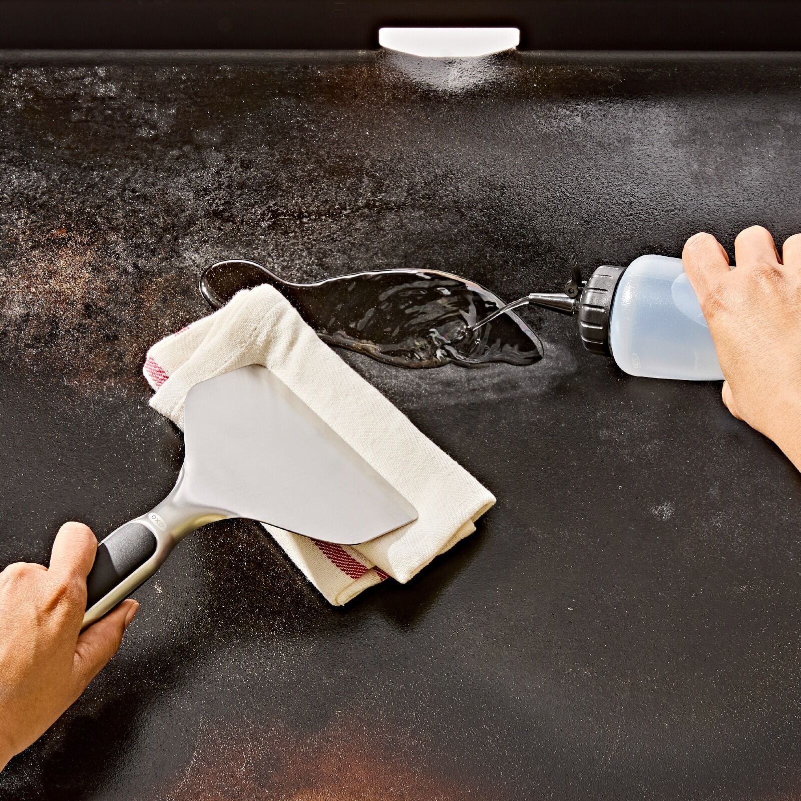 griddle-scraper-a5 oxo_griddle-scraper_pdp_01.jpeg