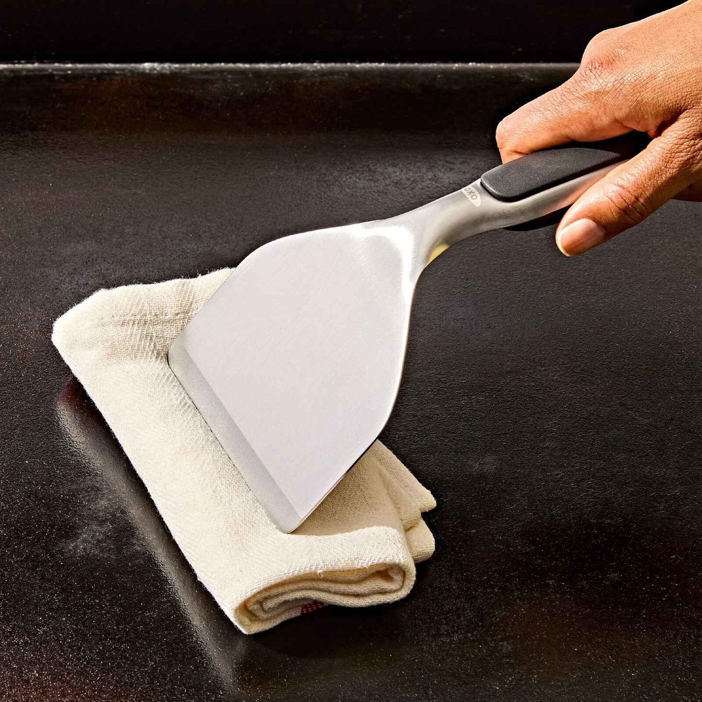 griddle-scraper-a5 oxo_griddle-scraper_pdp_04.jpeg