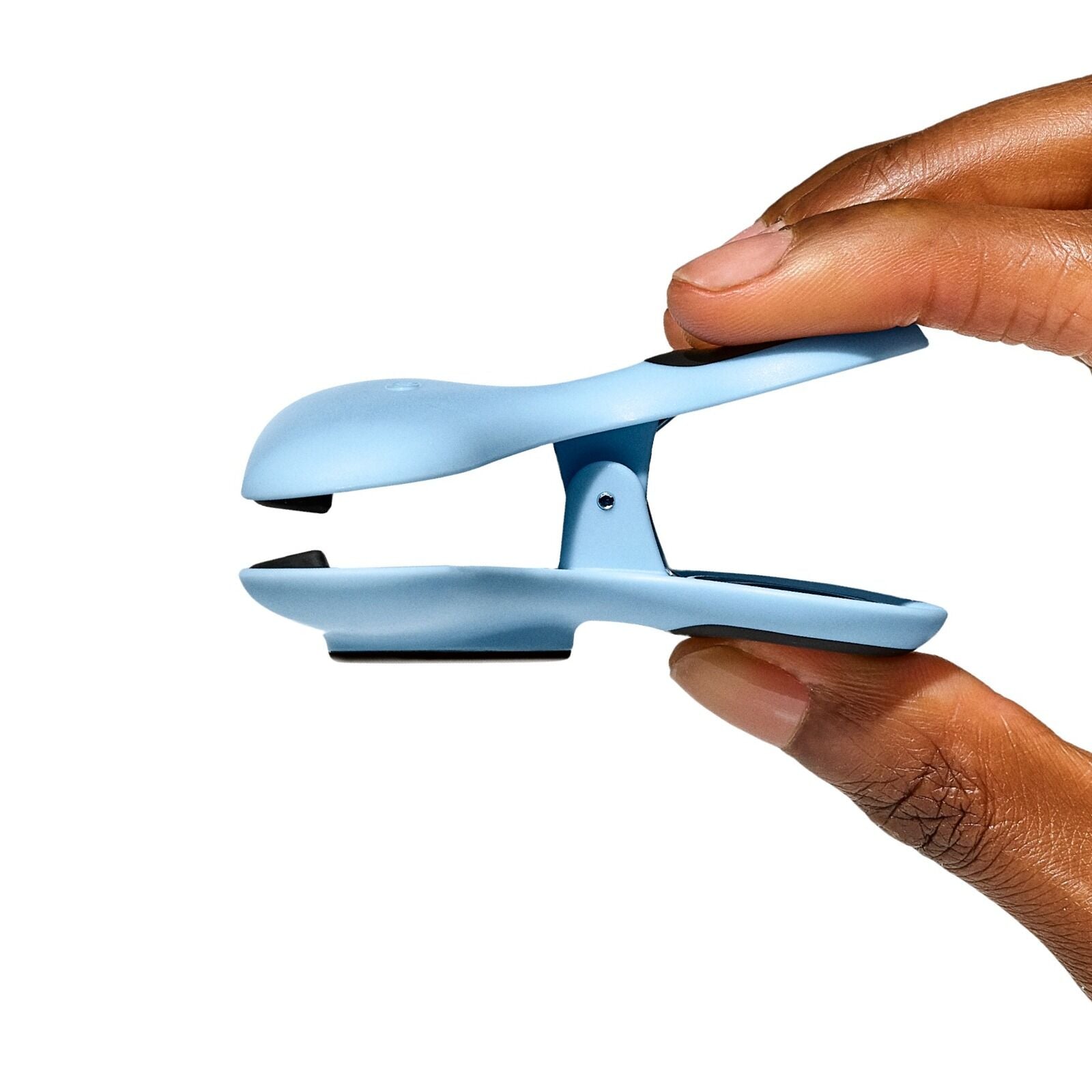 magnetic-heavy-duty-clips-4-piece-a1 oxo_heavy-duty_clips-13362600_013.jpg