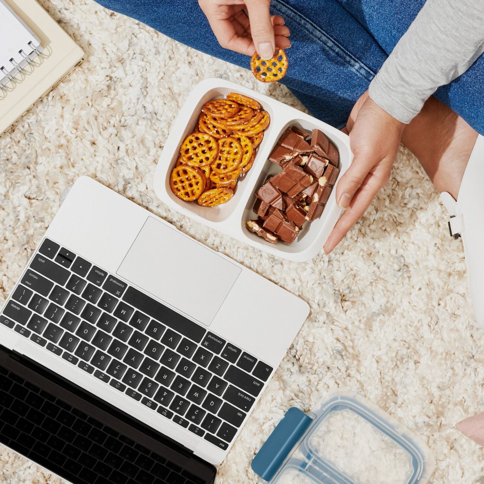 prep-and-go-2-cup-divided-container-o6 oxo_prepgo_2cup-divided-container_apdp_pdp_04_1_.jpeg