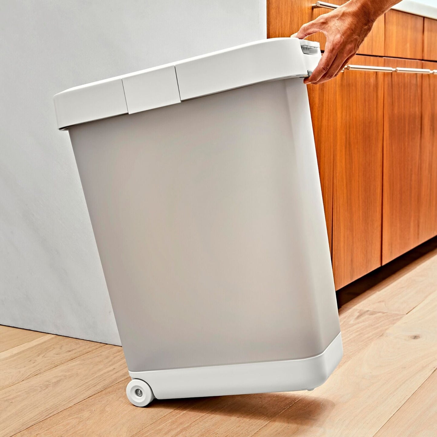 oxo-pet-airtight-food-container-with-scoop-extra-large-n5 pet_7301600_airtight-food-container-extra-large_pdp_05.jpeg