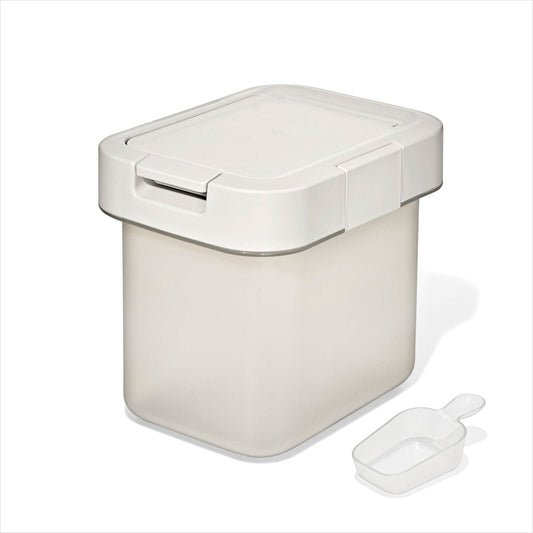 oxo-pet-airtight-food-container-with-scoop-small-j4 pet_7301700_airtight-food-container-small_apdp_00_main.jpg