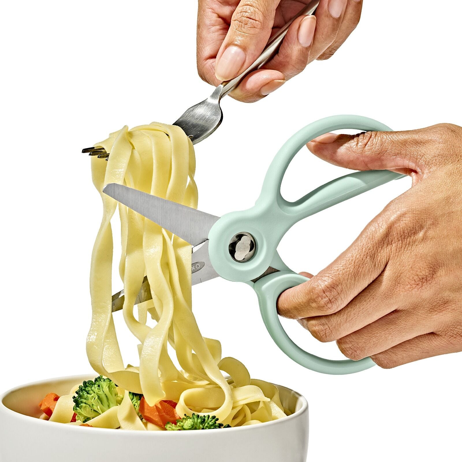 on-the-go-food-scissors-with-case-u4 tot_61176600_baby-food-scissors-opal_pdp_01.jpeg