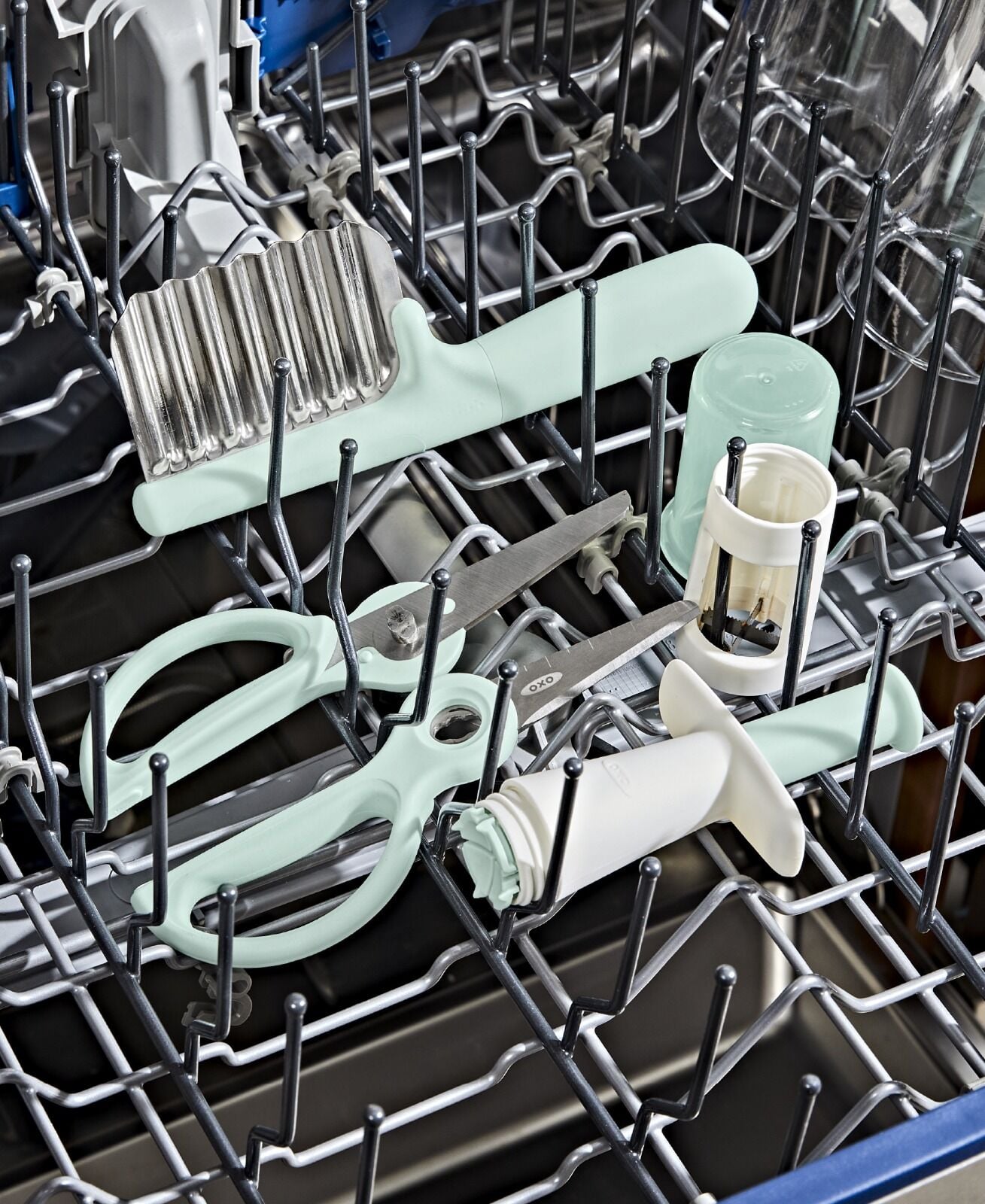 on-the-go-food-scissors-with-case-u4 tot_61176600_baby-food-scissors-opal_pdp_macys_04.jpeg