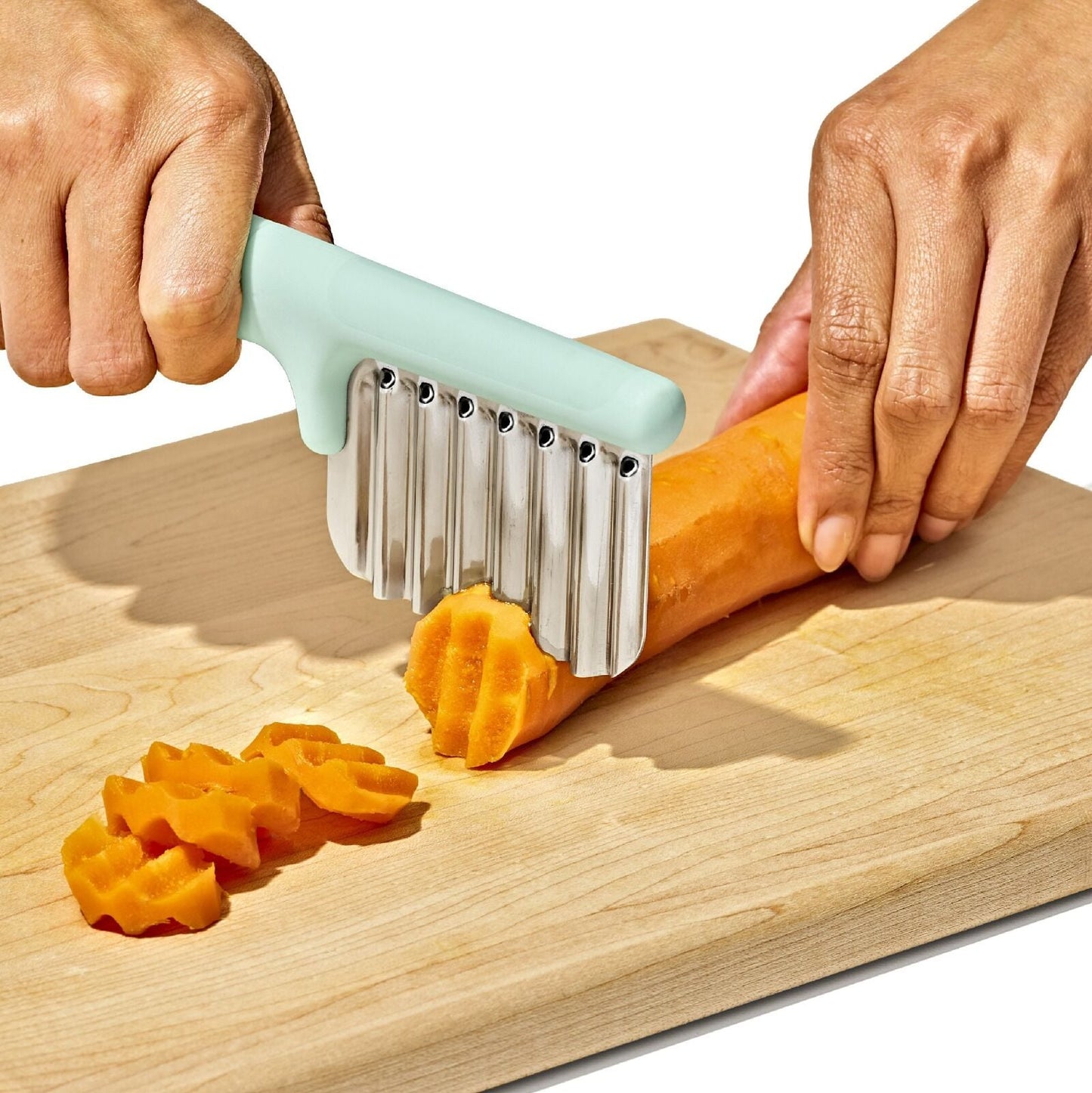 cut-and-prep-set-3-piece-l3 tot_61176700_baby-food-prep-set_pdp_02.jpeg