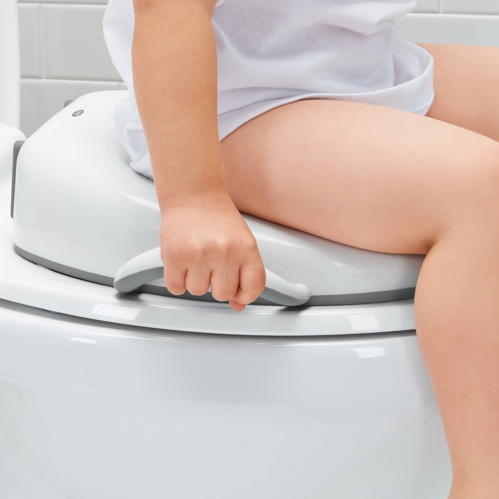 sit-right-potty-seat-gray-z7 tot_6315900_sitrightpottygray_pdp_04.jpg