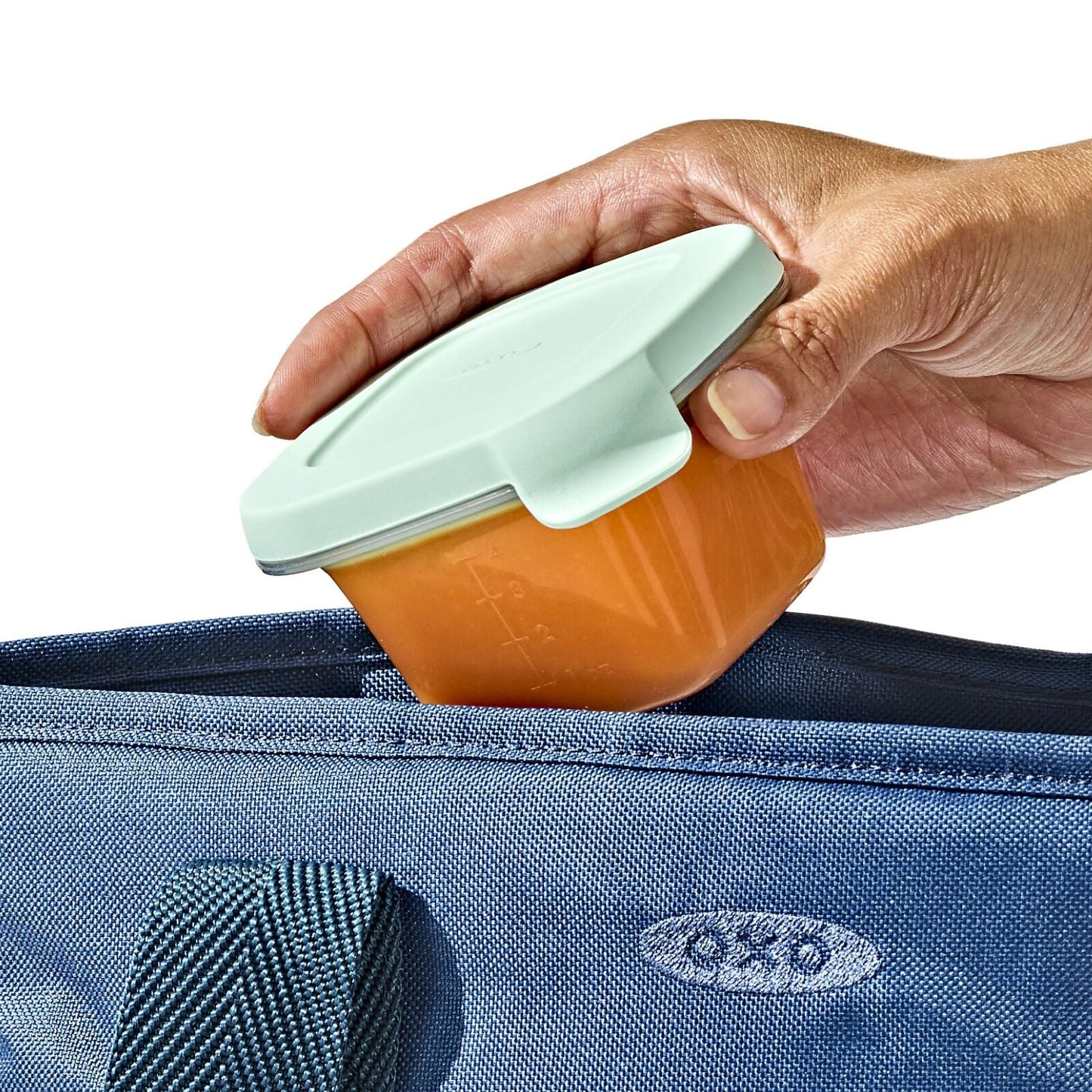 silicone-baby-blocks-food-storage-containers-4-oz-opal-x5 tot_silicone-baby-blocks-4oz_opal_pdp_04_1.jpeg